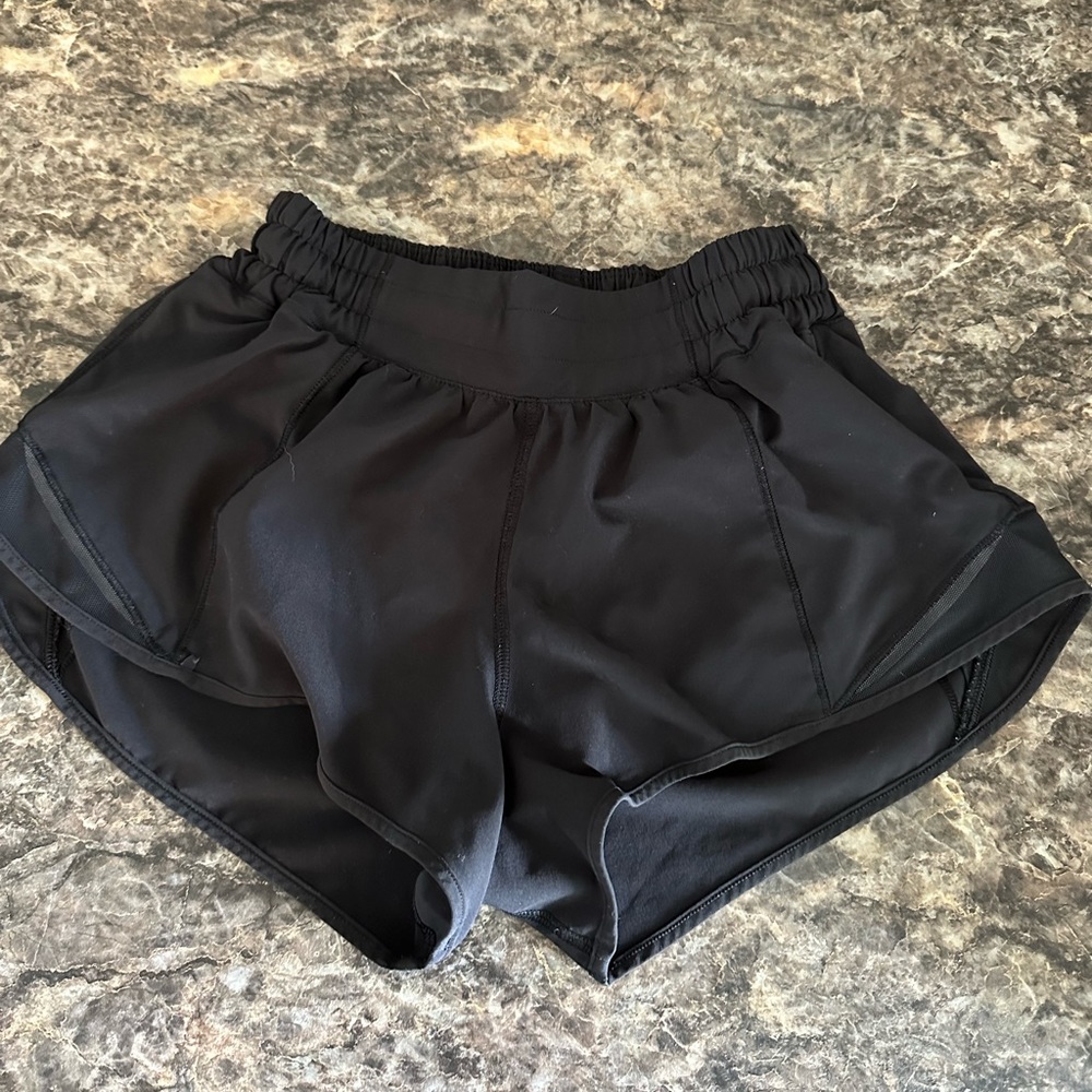 LULULEMON HOTTY HOTS!!   Hardly worn Size 00 low rise 2.5